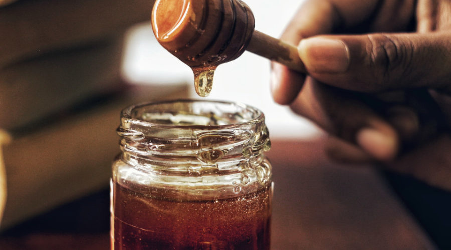 Kristallisierten Honig cremig rühren