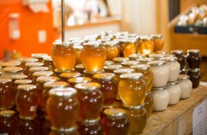 Die zahlreichen Honigsorten haben eines gemeinsam – sie schmecken und sind gesund. Foto: ProjectP via Twenty20